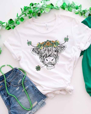 St. Patricks Cow Shamrocks Round Neck Short Sleeve T-shirt